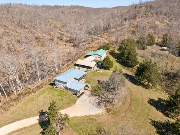 $899,900 | 635 Cane Creek Road, Hohenwald, TN 38462