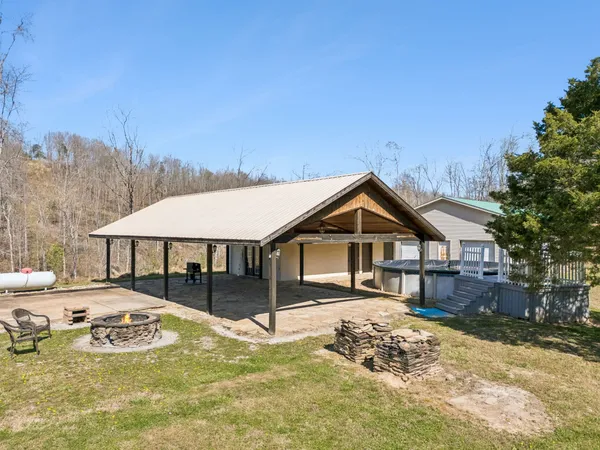 $899,900 | 635 Cane Creek Road, Hohenwald, TN 38462