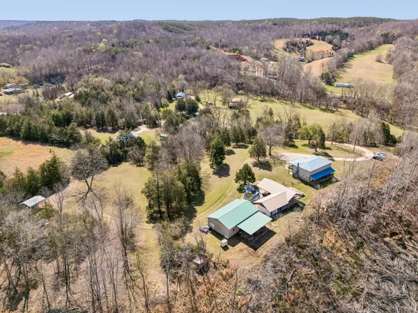 $899,900 | 635 Cane Creek Road, Hohenwald, TN 38462