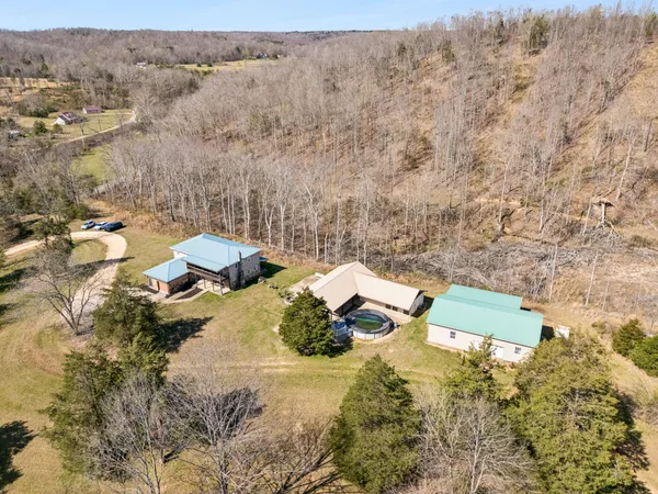 $899,900 | 635 Cane Creek Road, Hohenwald, TN 38462