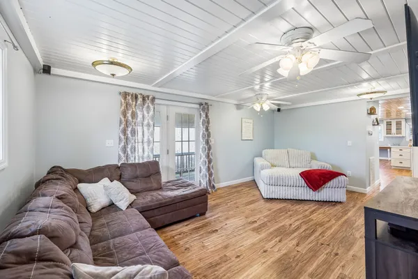 $899,900 | 635 Cane Creek Road, Hohenwald, TN 38462