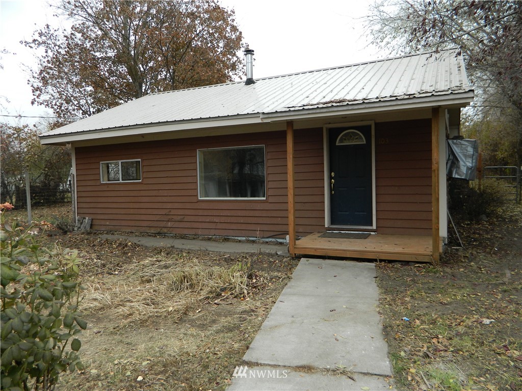 103 Cooper Street Riverside, WA 98849 - Photo 2 of 12 a front view of a house