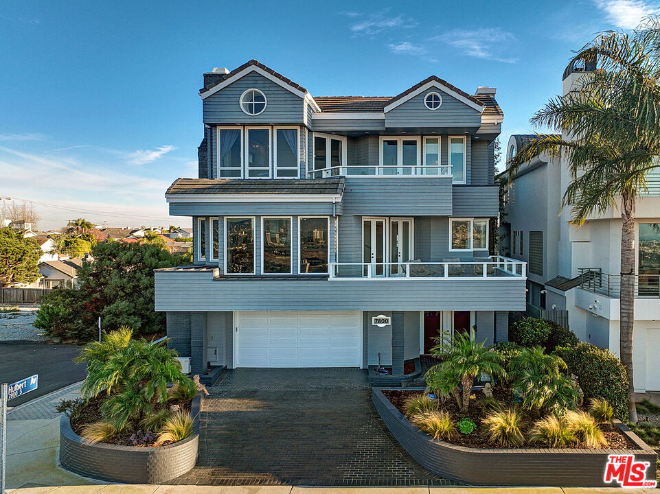 7800 Veragua Drive, Unit 1 Playa del Rey, CA 90293 - Photo 5 of 42 a front view of a house with a yard and potted plants