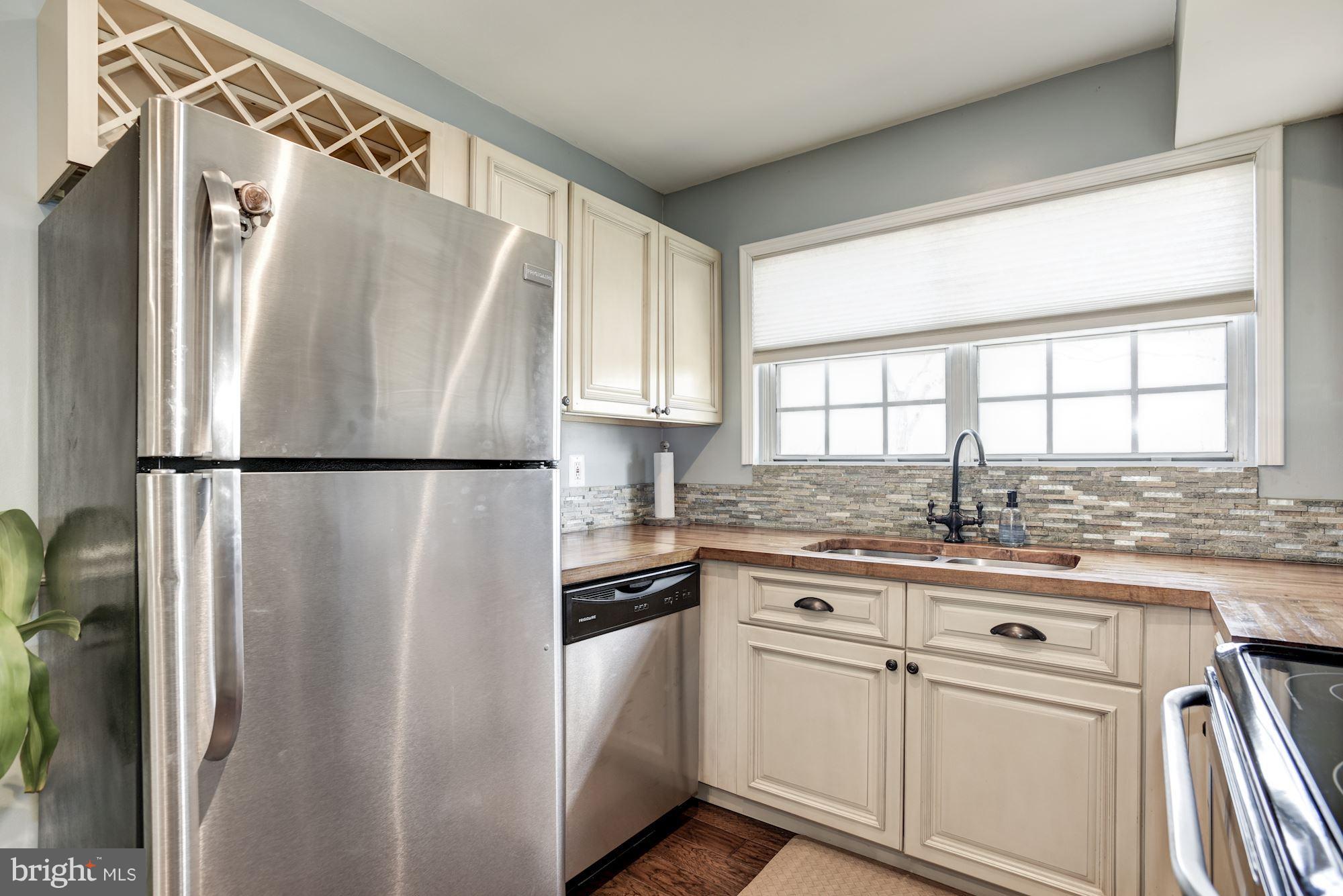 124 Fort Evans Road Southeast, Unit E Leesburg, VA 20175 - Photo 13 of 29 Kitchen with Stainless Steel Appliances