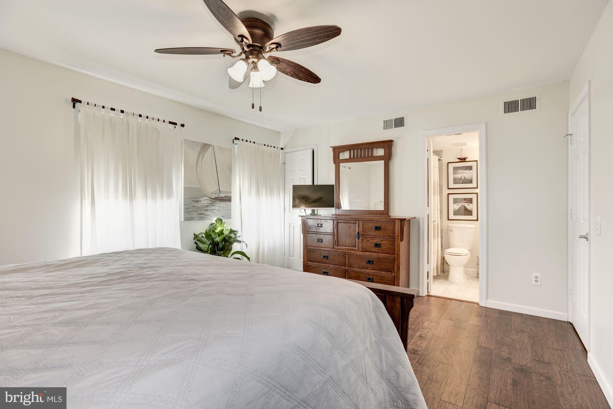 124 Fort Evans Road Southeast, Unit E Leesburg, VA 20175 - Photo 19 of 29 Master Bedroom