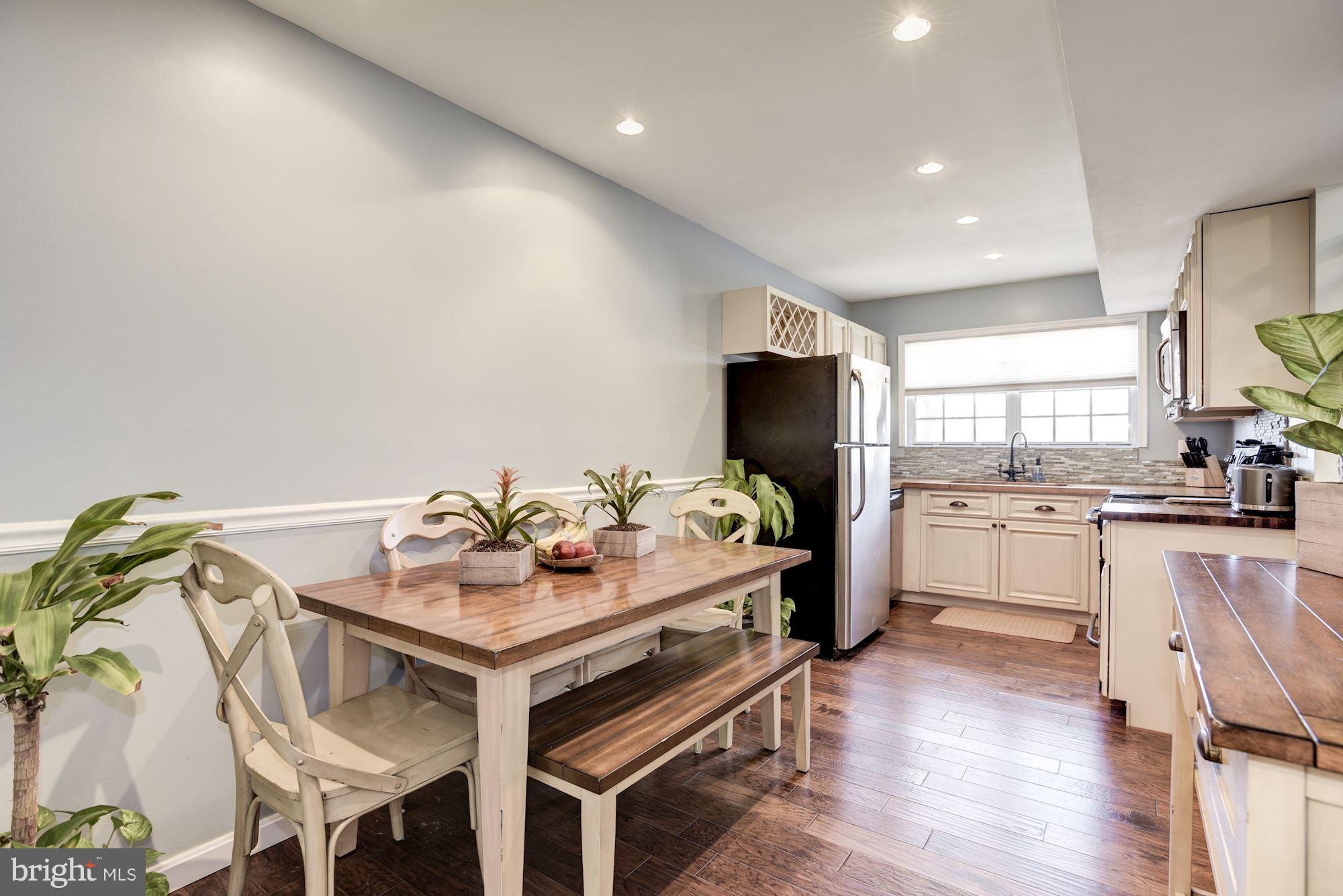124 Fort Evans Road Southeast, Unit E Leesburg, VA 20175 - Photo 3 of 29 Kitchen with recessed lighting