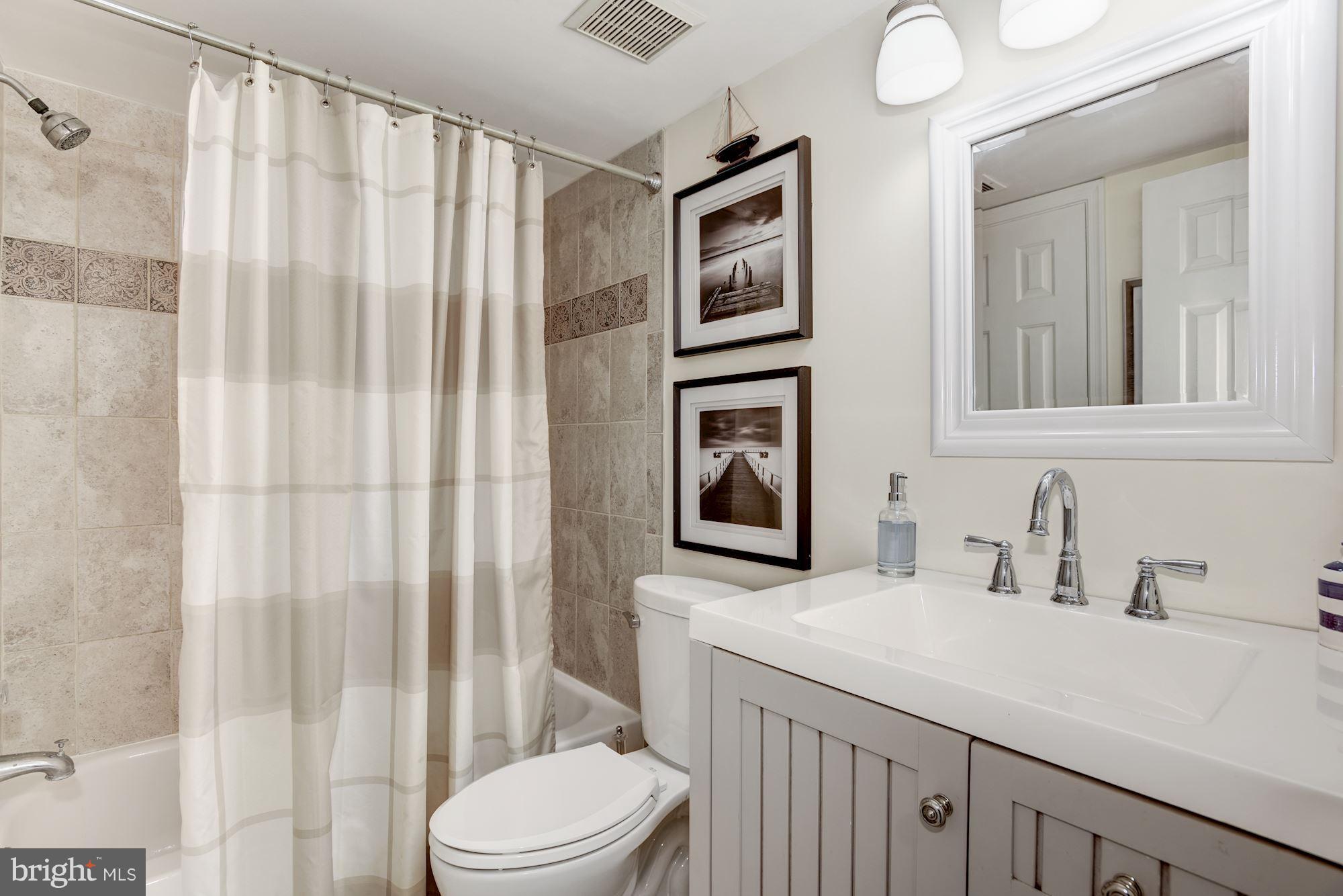 124 Fort Evans Road Southeast, Unit E Leesburg, VA 20175 - Photo 21 of 29 Bathroom