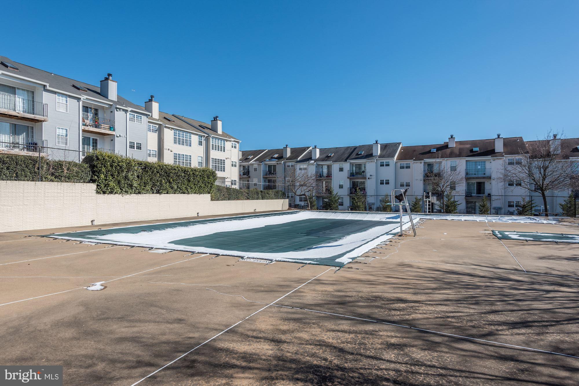 124 Fort Evans Road Southeast, Unit E Leesburg, VA 20175 - Photo 25 of 29 Community Pool