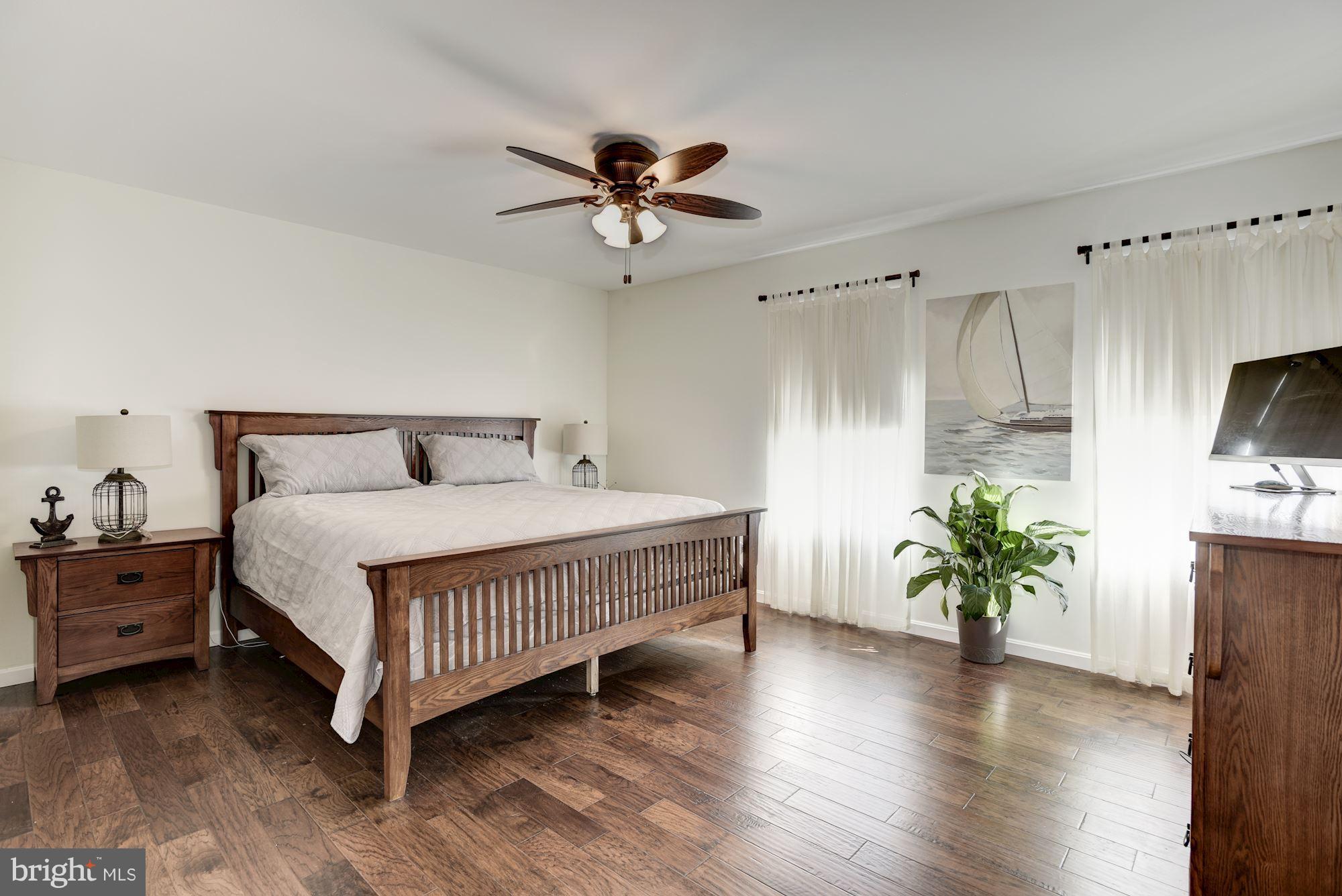 124 Fort Evans Road Southeast, Unit E Leesburg, VA 20175 - Photo 4 of 29 Large Master Bedroom