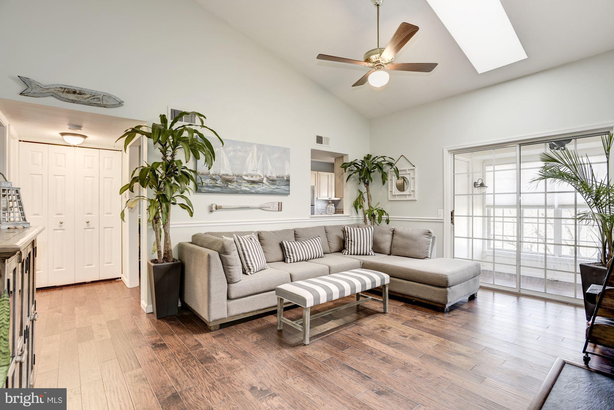 124 Fort Evans Road Southeast, Unit E Leesburg, VA 20175 - Photo 6 of 29 Living Room with gorgeous wood floors