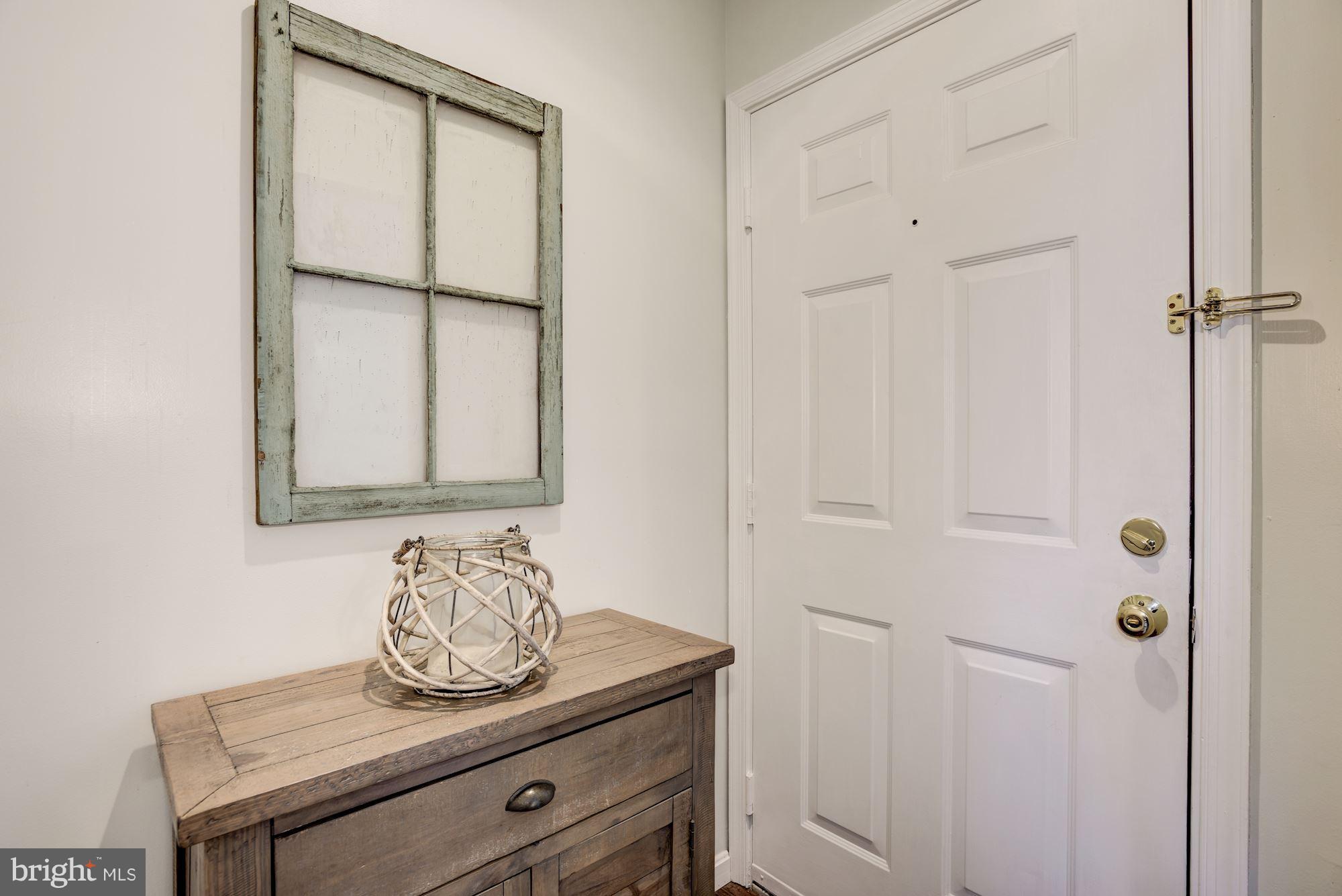 124 Fort Evans Road Southeast, Unit E Leesburg, VA 20175 - Photo 7 of 29 Foyer
