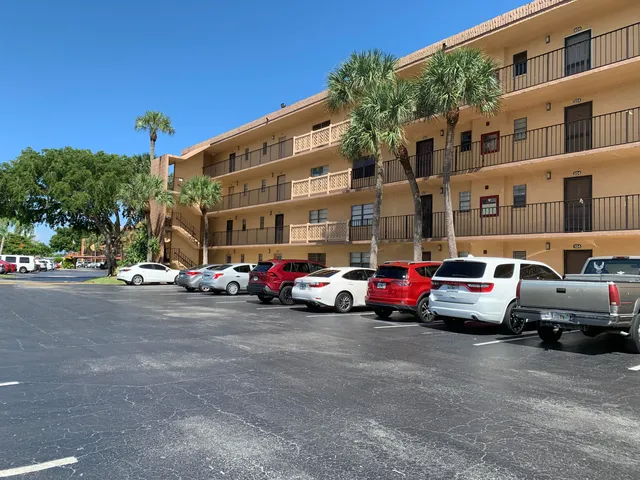 $2,450 | 9370 Southwest 8th Street, Unit 202, Boca Raton, FL 33428