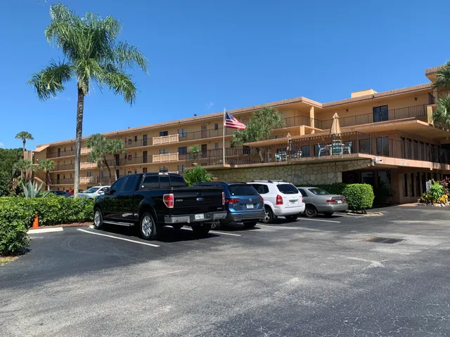 $2,450 | 9370 Southwest 8th Street, Unit 202, Boca Raton, FL 33428