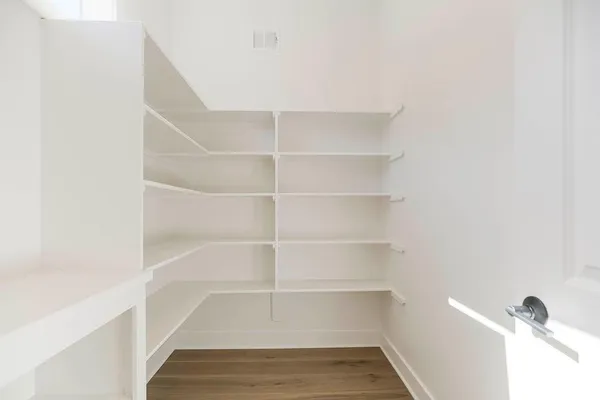 $762,480 | 15487 West 168th Place, Olathe, KS 66062