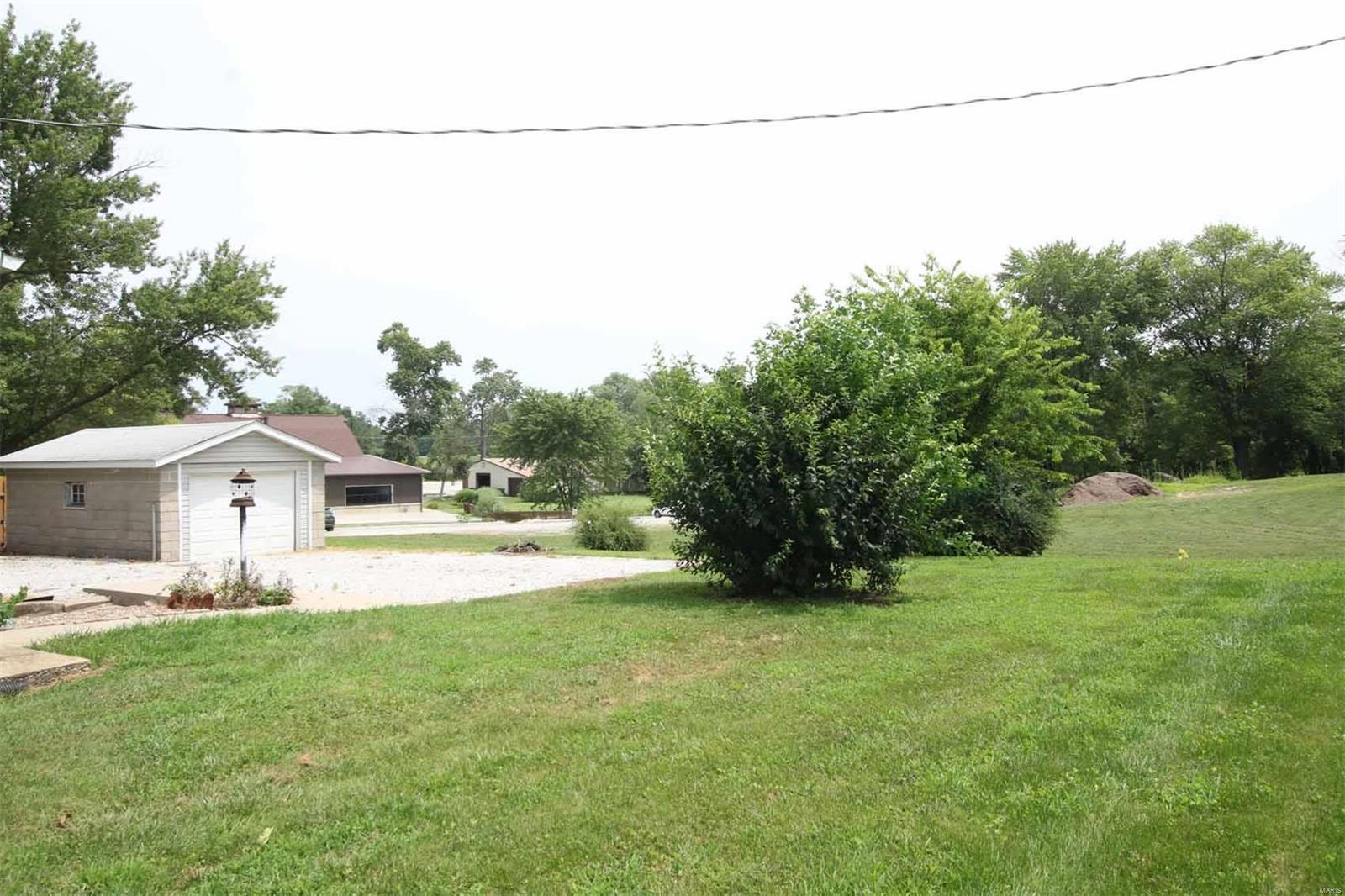 3519 Pump House Road Alton, IL 62002 - Photo 2 of 16