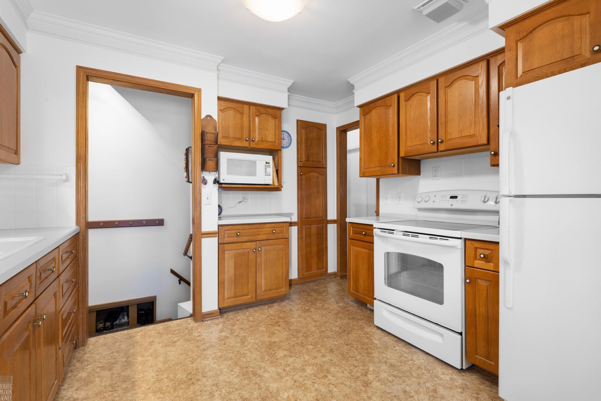 2057 Hawthorne Road Grosse Pointe Woods, MI 48236 - Photo 10 of 43