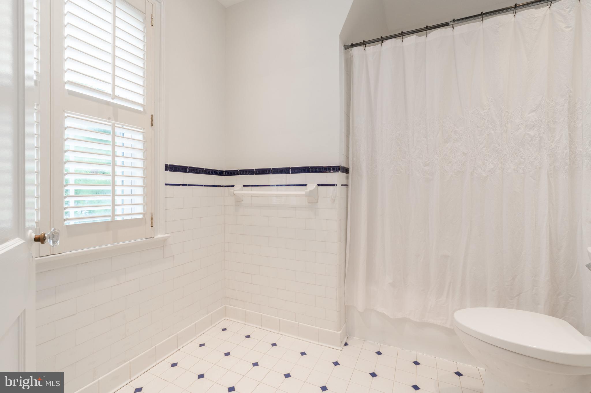 6036 Fort Hunt Road Alexandria, VA 22307 - Photo 29 of 52 Upper Level Hallway Full Bath