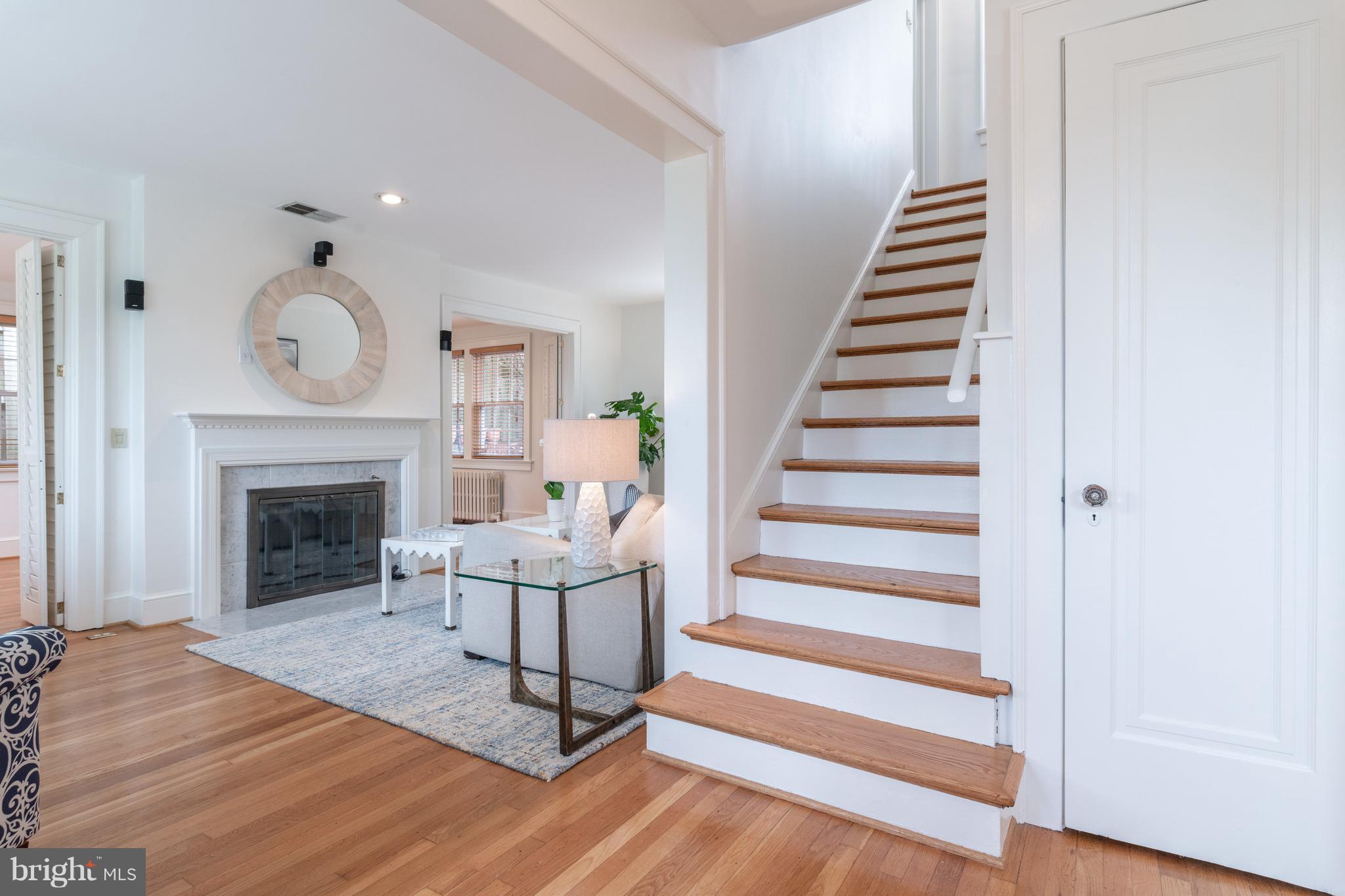 6036 Fort Hunt Road Alexandria, VA 22307 - Photo 7 of 52 Welcoming foyer with coat closet