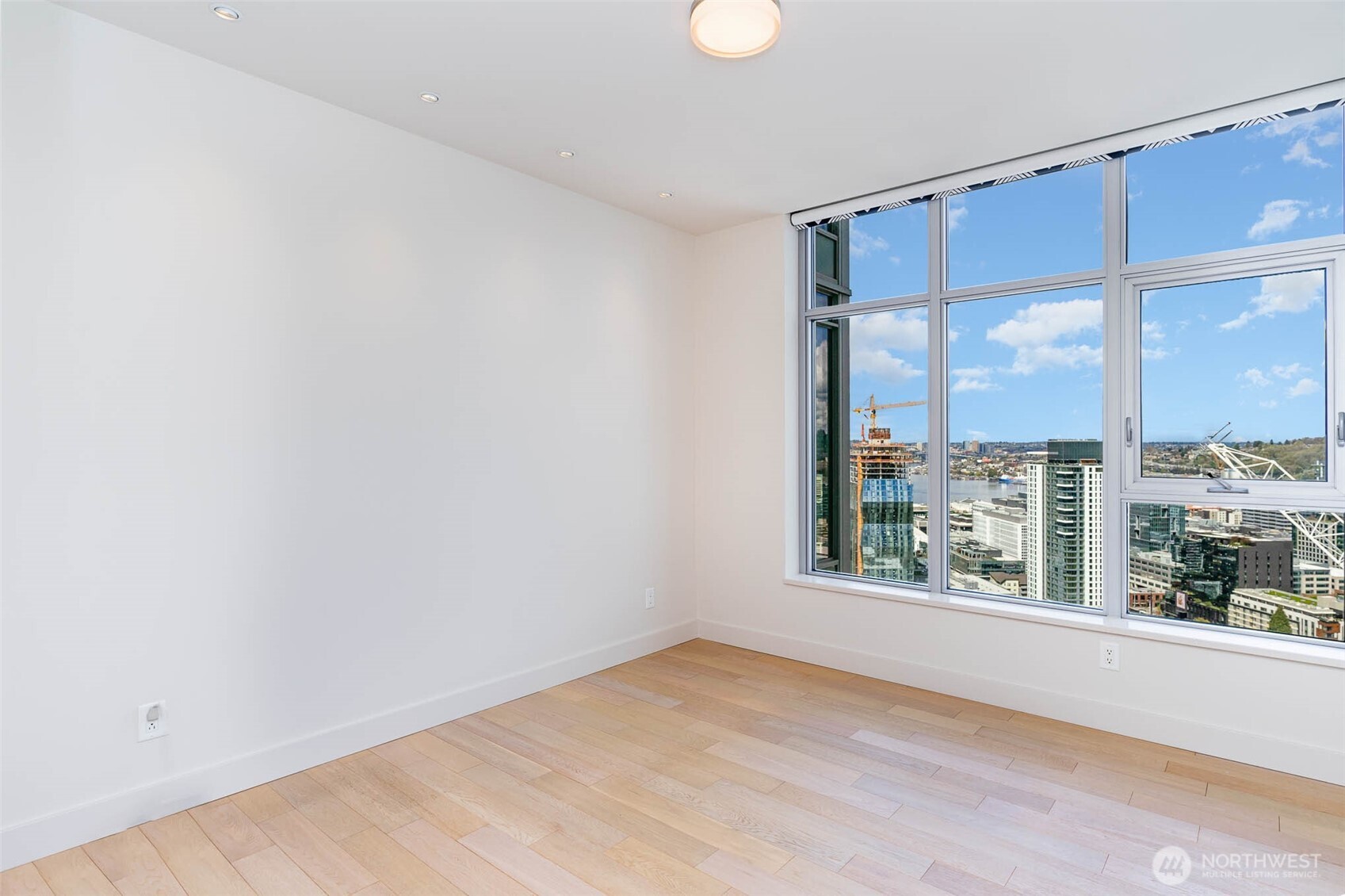 583 Battery Street, Unit 2802 Seattle, WA 98119 - Photo 8 of 30