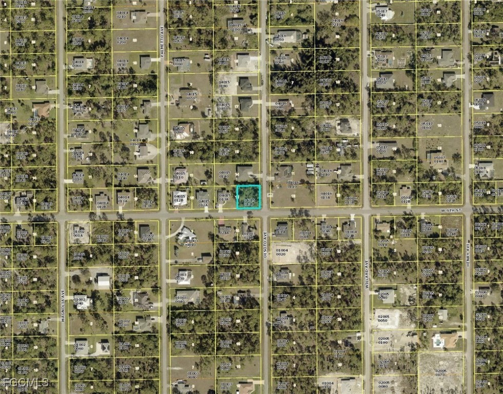 800 West 9th Street Lehigh Acres, FL 33972 - Photo 11 of 14 a bathroom with a shower