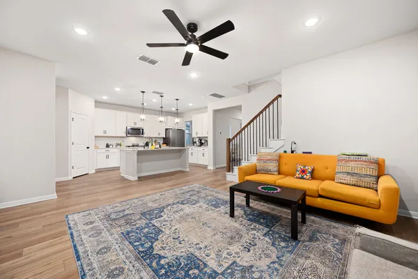 $2,100 | 236 Travis Lane, Liberty Hill, TX 78642