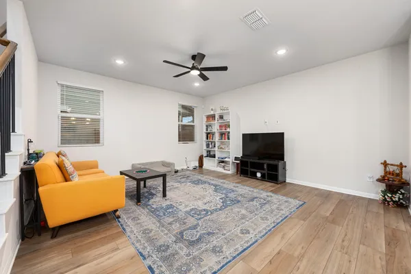 $2,100 | 236 Travis Lane, Liberty Hill, TX 78642