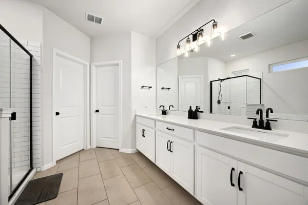 $2,100 | 236 Travis Lane, Liberty Hill, TX 78642