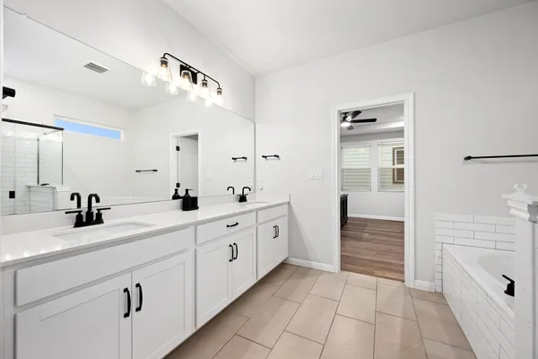 $2,100 | 236 Travis Lane, Liberty Hill, TX 78642