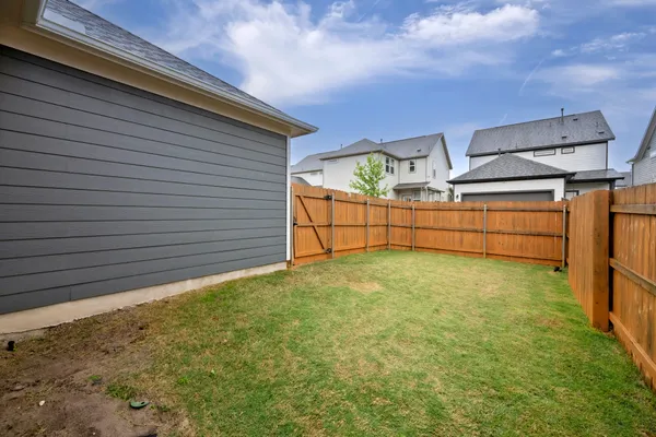 $2,100 | 236 Travis Lane, Liberty Hill, TX 78642