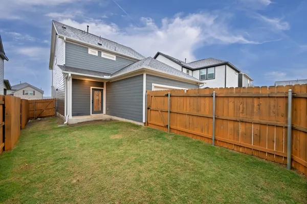 $2,100 | 236 Travis Lane, Liberty Hill, TX 78642