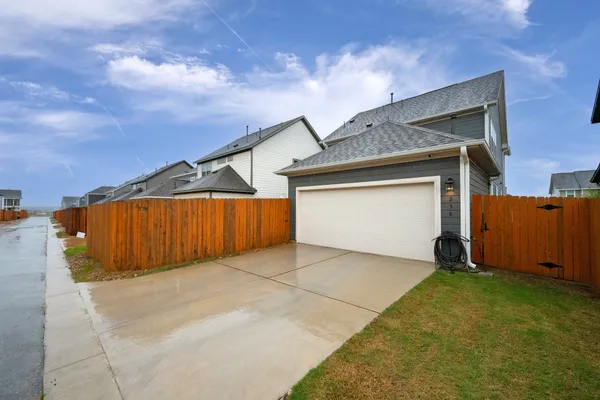 $2,100 | 236 Travis Lane, Liberty Hill, TX 78642