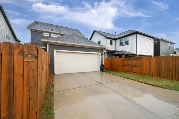 $2,100 | 236 Travis Lane, Liberty Hill, TX 78642