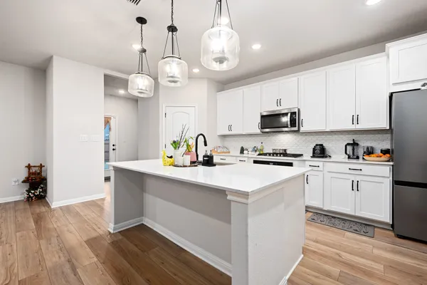 $2,100 | 236 Travis Lane, Liberty Hill, TX 78642