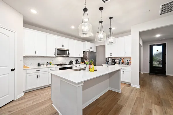 $2,100 | 236 Travis Lane, Liberty Hill, TX 78642