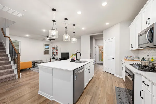 $2,100 | 236 Travis Lane, Liberty Hill, TX 78642