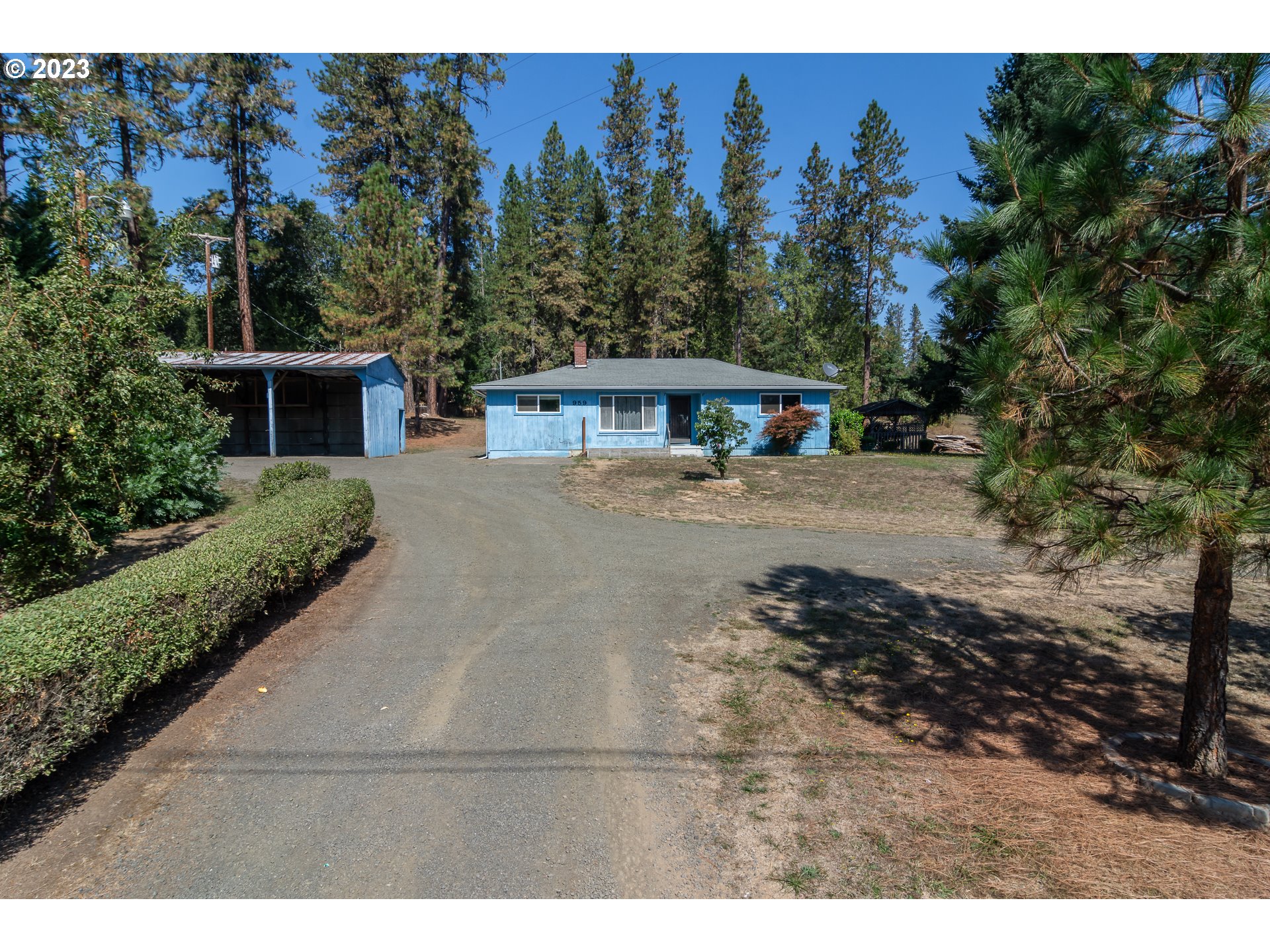 959 Doerner Road Roseburg, OR 97471 - Photo 1 of 40 a view of a backyard of the house