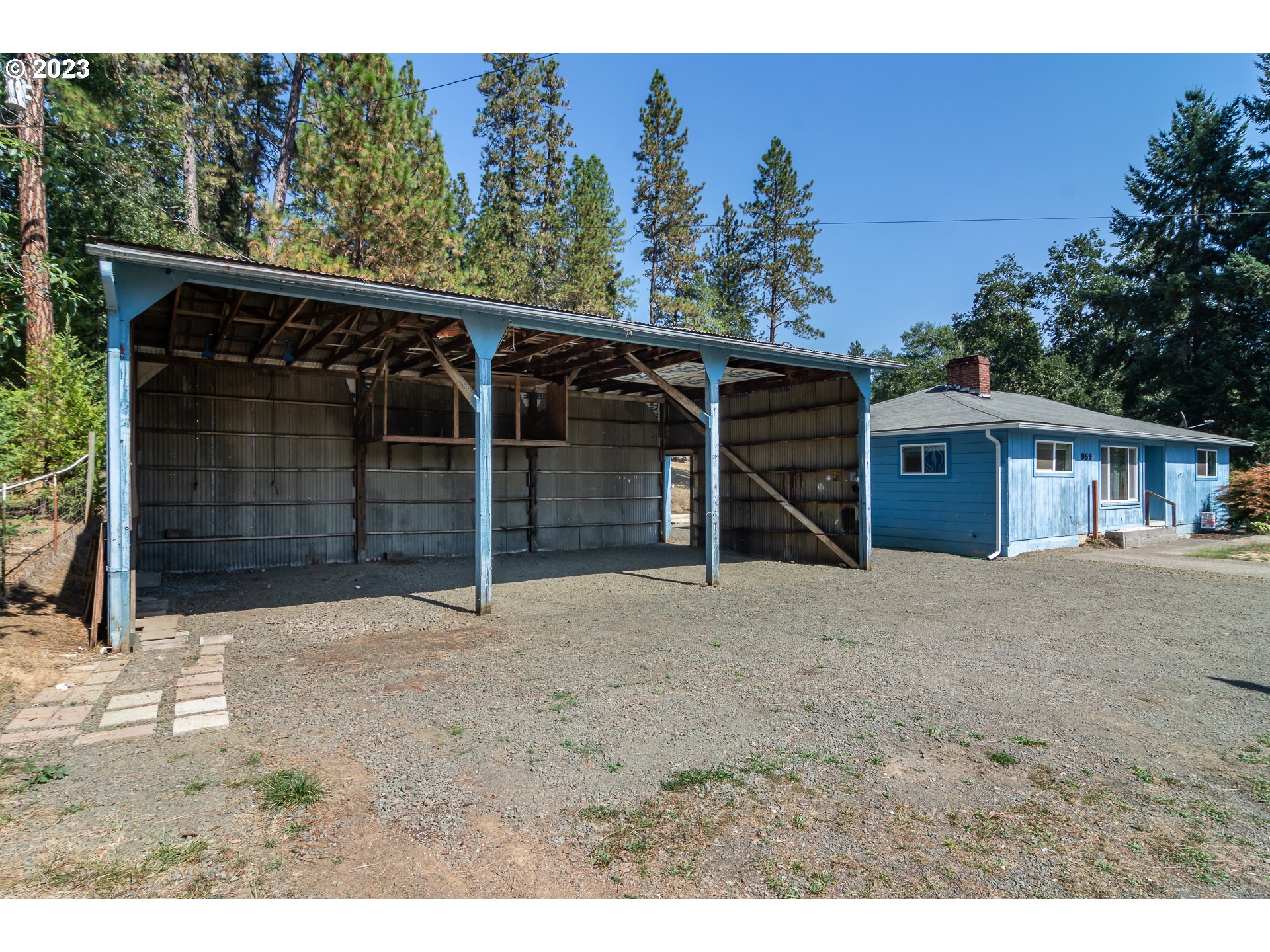 959 Doerner Road Roseburg, OR 97471 - Photo 14 of 40 a view of large house with a outdoor space