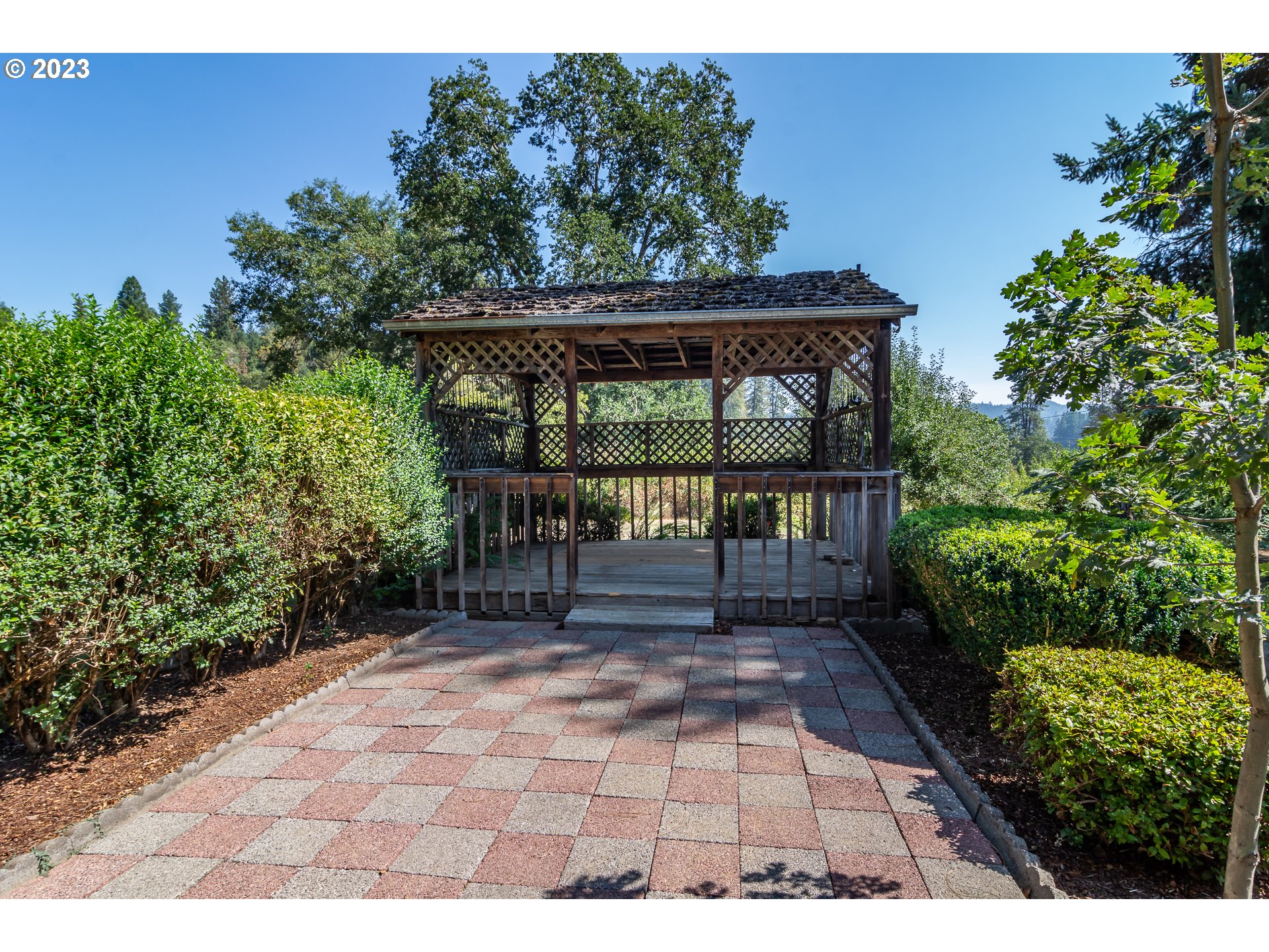 959 Doerner Road Roseburg, OR 97471 - Photo 16 of 40 an outdoor view of garden with patio