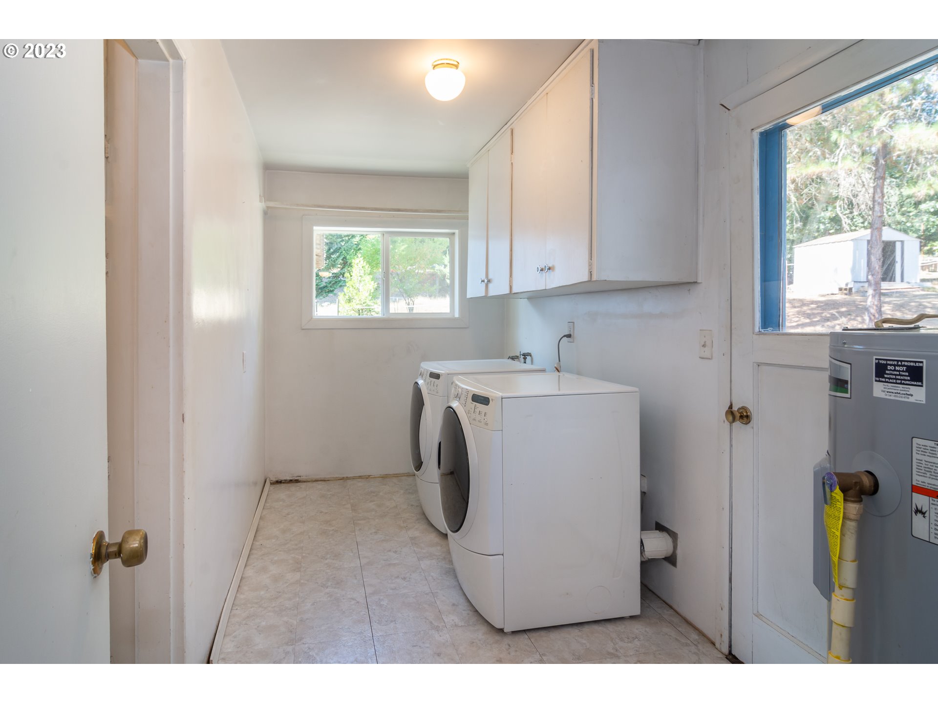 959 Doerner Road Roseburg, OR 97471 - Photo 28 of 40 a utility room with closet dryer and washer