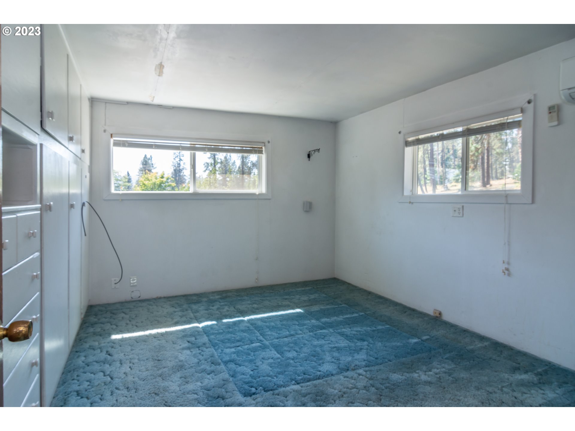 959 Doerner Road Roseburg, OR 97471 - Photo 30 of 40 a view of an empty room with a window