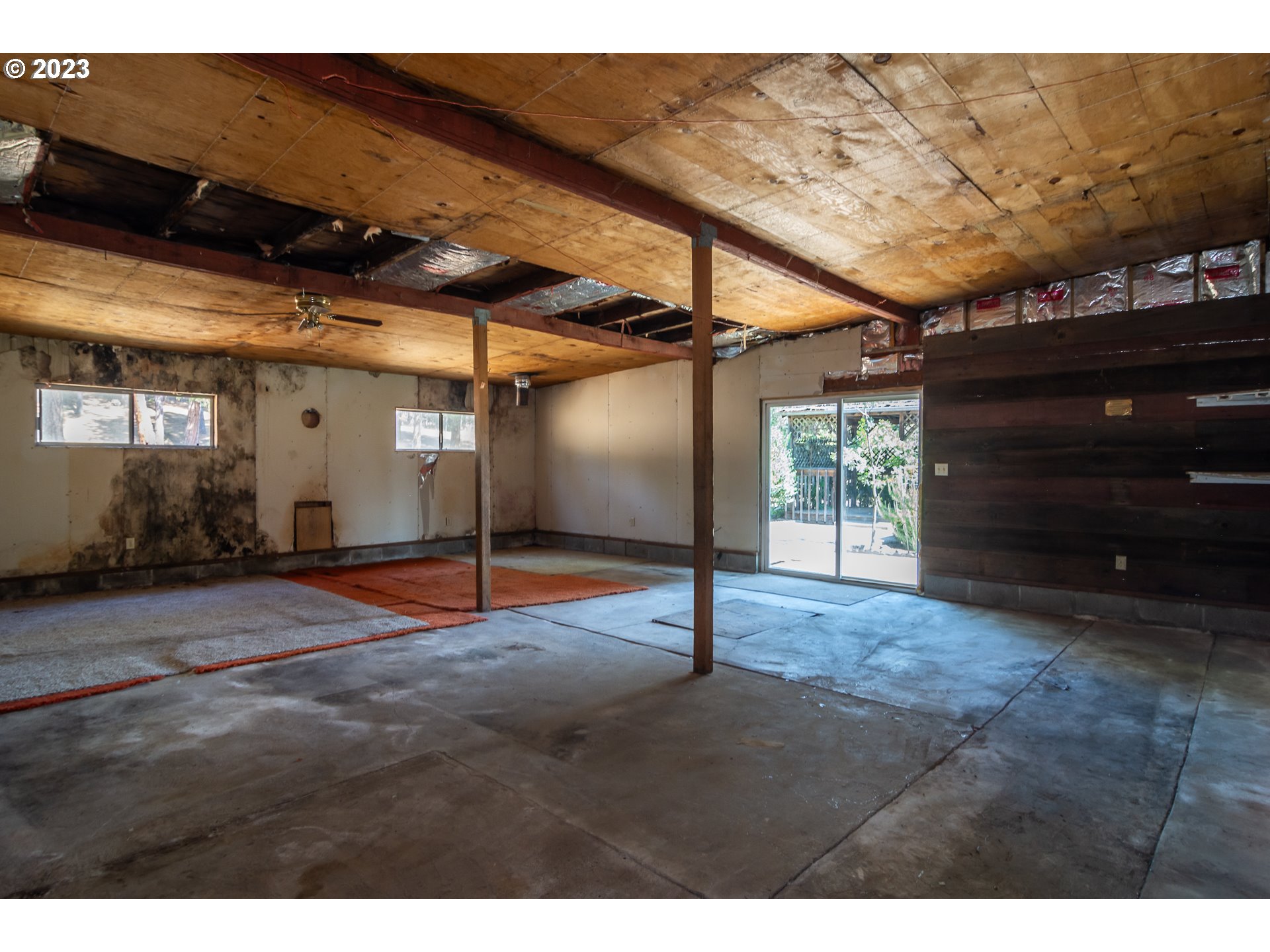 959 Doerner Road Roseburg, OR 97471 - Photo 39 of 40 a view of a room with wooden floor