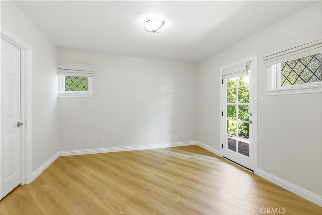 15946 Woodvale Road Encino, CA 91436 - Photo 33 of 51