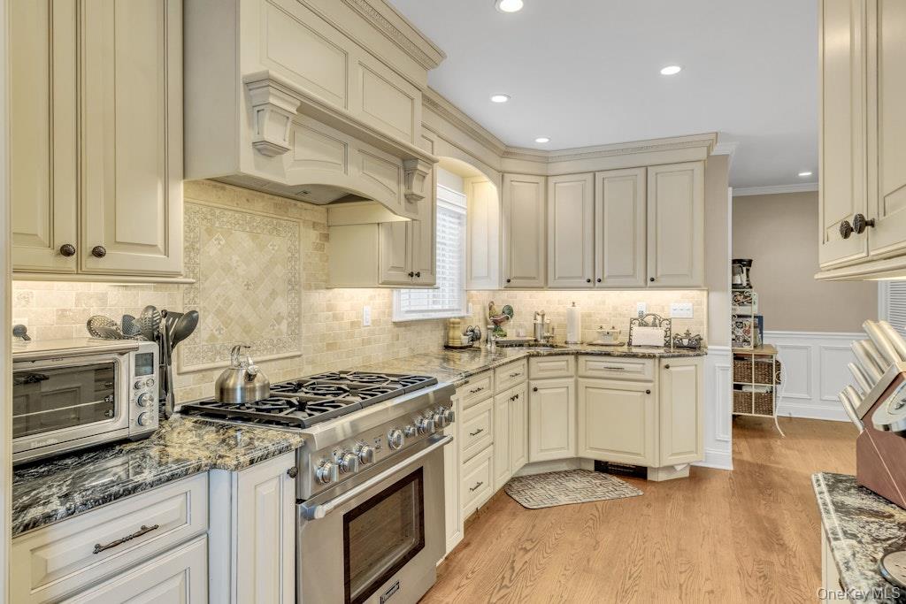 128 Stuart Street Lynbrook, NY 11563 - Photo 12 of 33