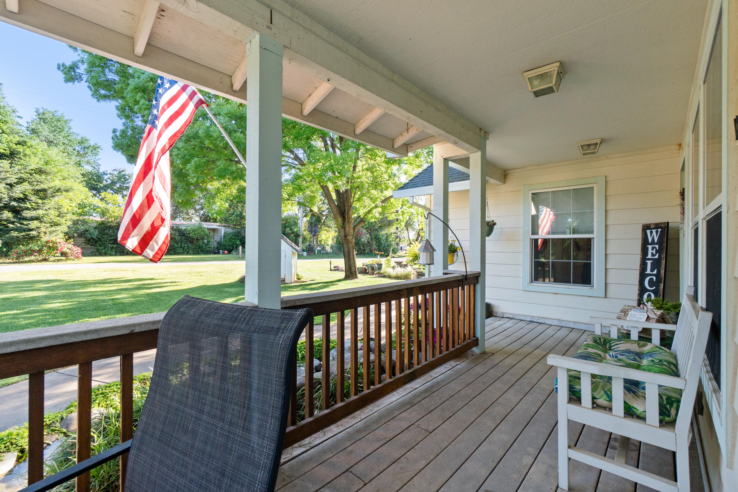 19962 Welcome Way Redding, CA 96002 - Photo 11 of 96 Front porch