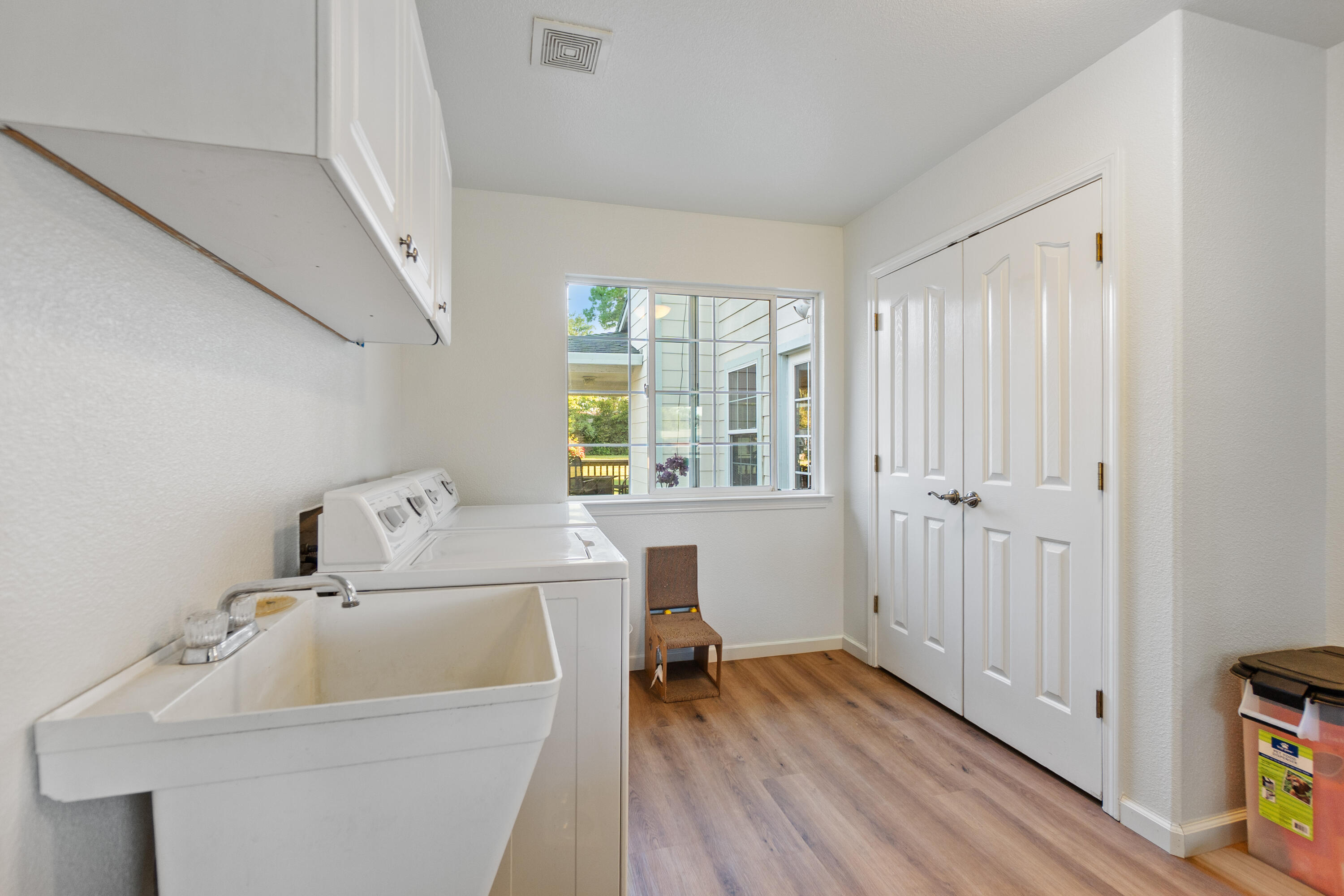 19962 Welcome Way Redding, CA 96002 - Photo 38 of 96 Laundry Room