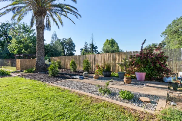 $650,000 | 19962 Welcome Way, Redding, CA 96002