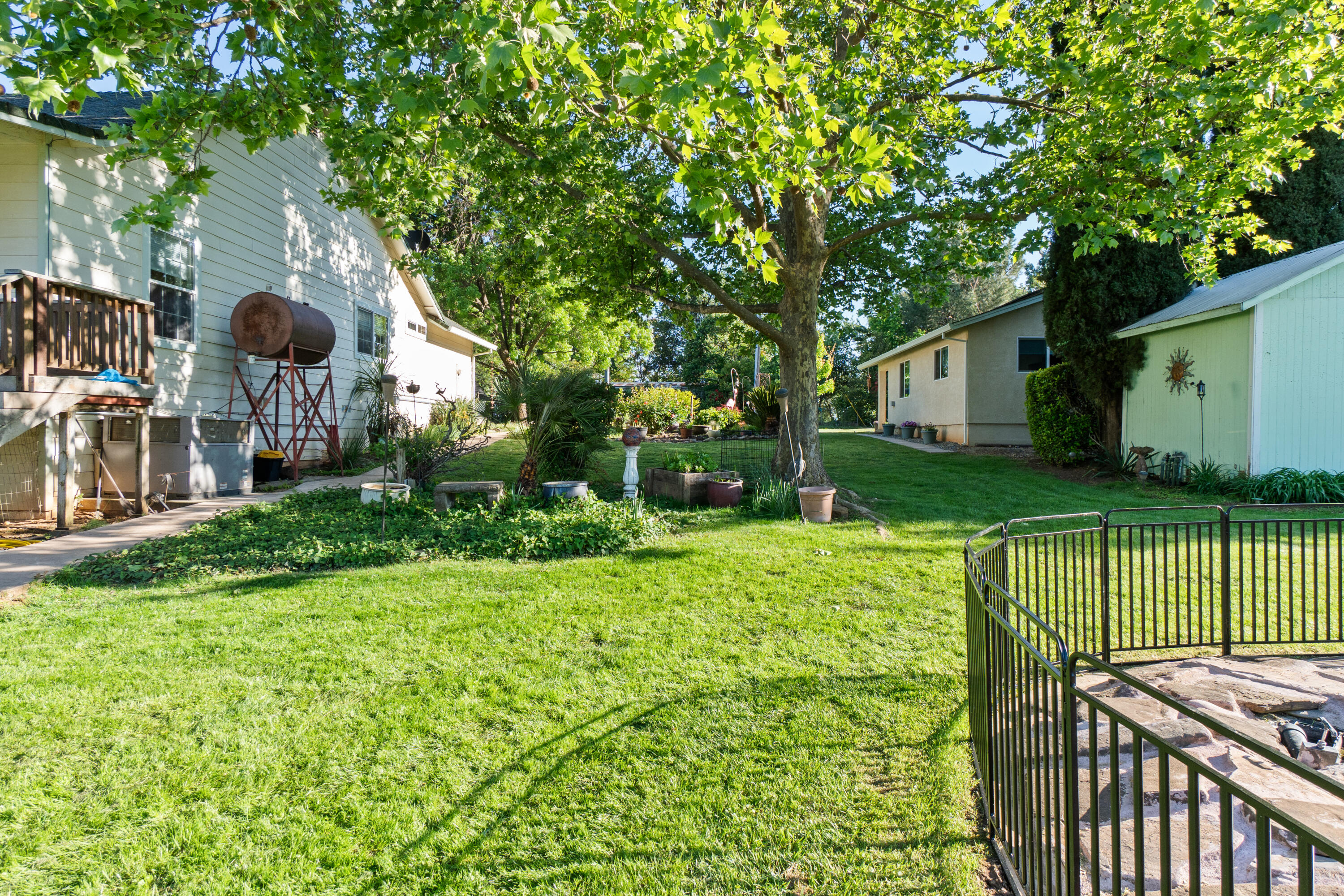 19962 Welcome Way Redding, CA 96002 - Photo 60 of 96 space between houses