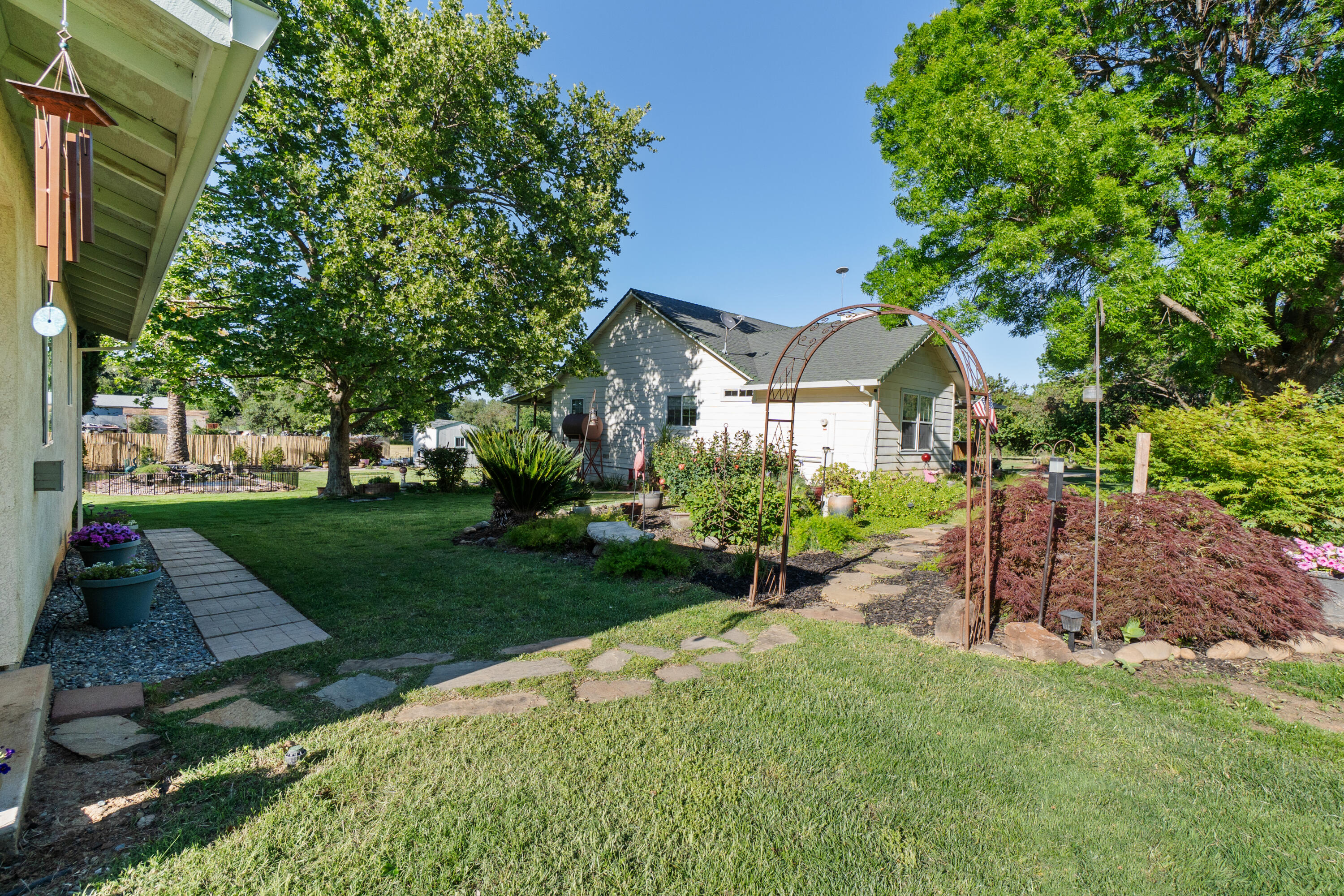 19962 Welcome Way Redding, CA 96002 - Photo 61 of 96 space between houses