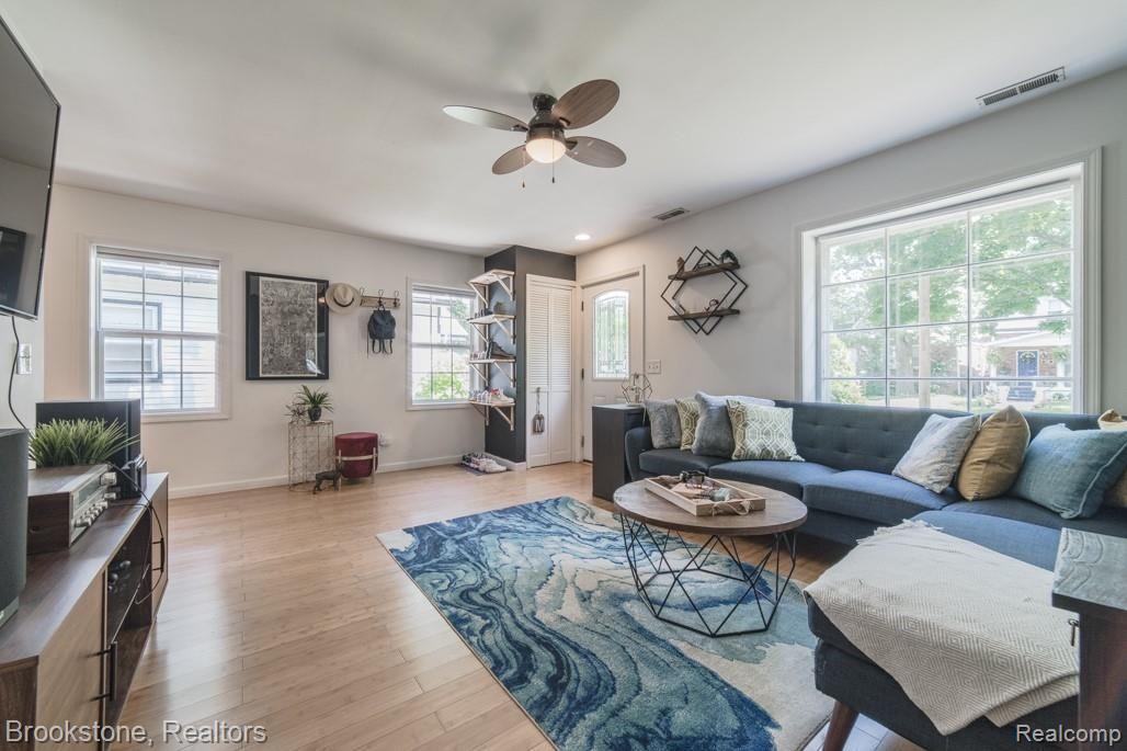 343 Stratford Road Ferndale, MI 48220 - Photo 7 of 32 343 Stratford-8.jpg