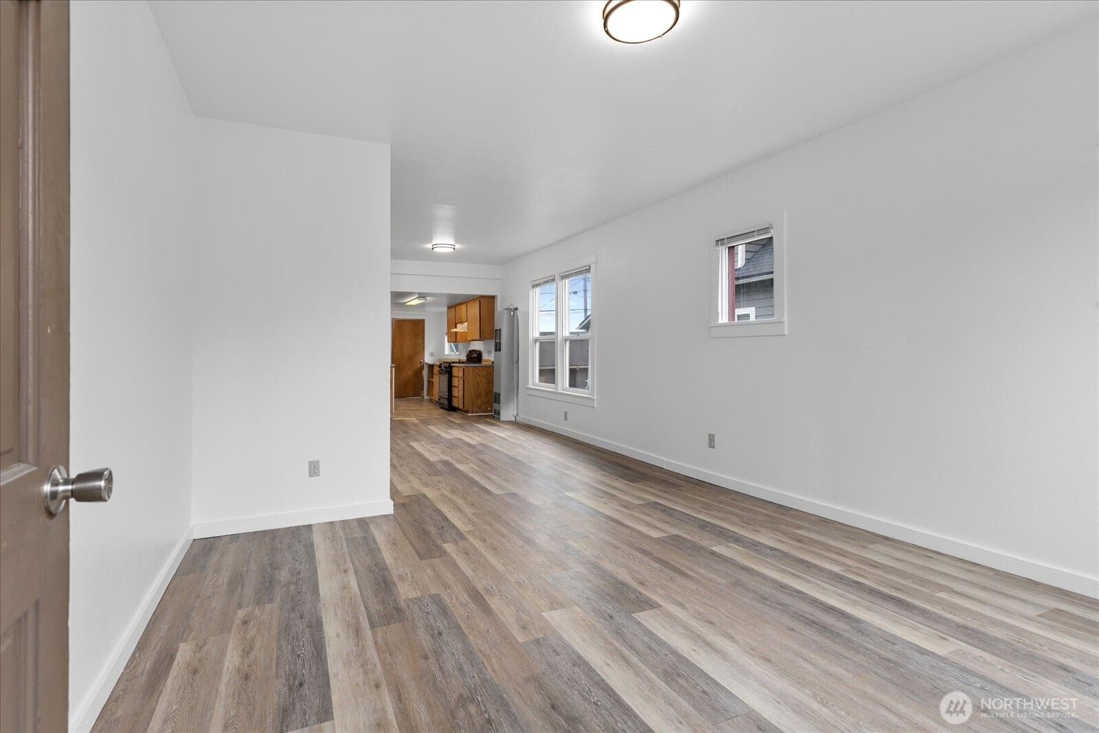 2307 Rockefeller Avenue Everett, WA 98201 - Photo 2 of 28